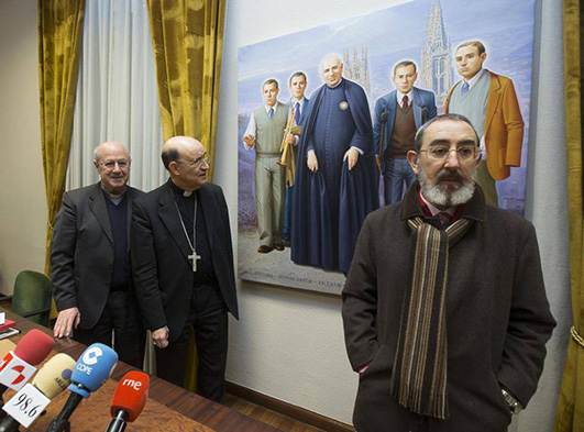 Cándido Pérez presentando el Cuadro Unidos por la Fe y la Amistad